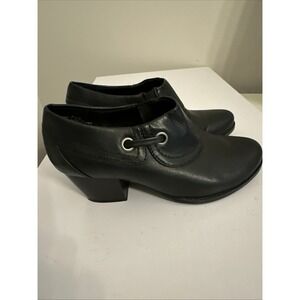 Beartraps Ankle Boots Women's Size 7.5 Slip On Black 2" Heel Booties